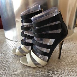 🌹VINTAGE. NEW! Aldo Strappy Leather Heels